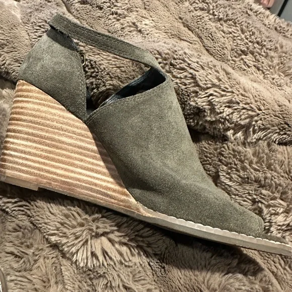 Lucky Brand Women's Suede Peep-Toe Mules - Picture 3 of 10